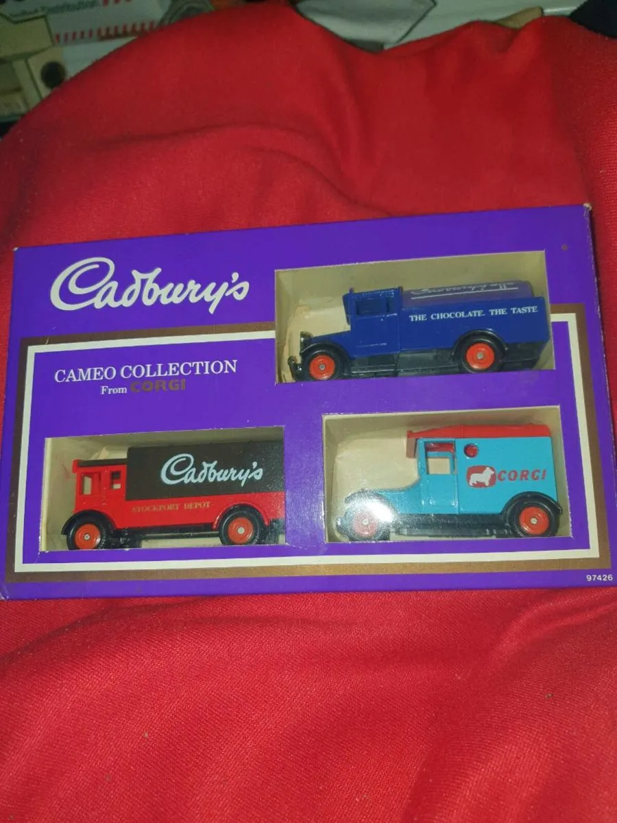VINTAGE  1992 CADBURYS CORGI DIE.CAST SET .