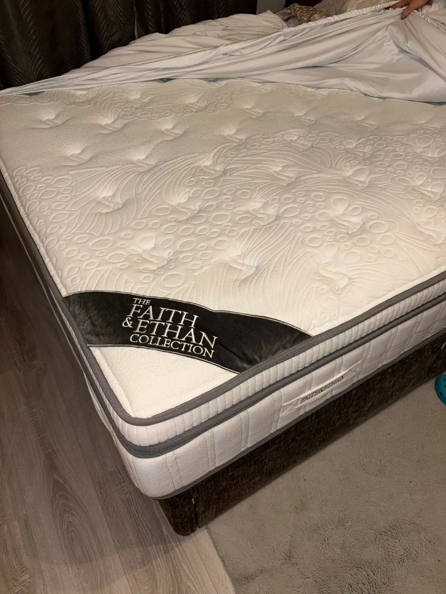 Bed set kingsize, chest of drawers - Image 1