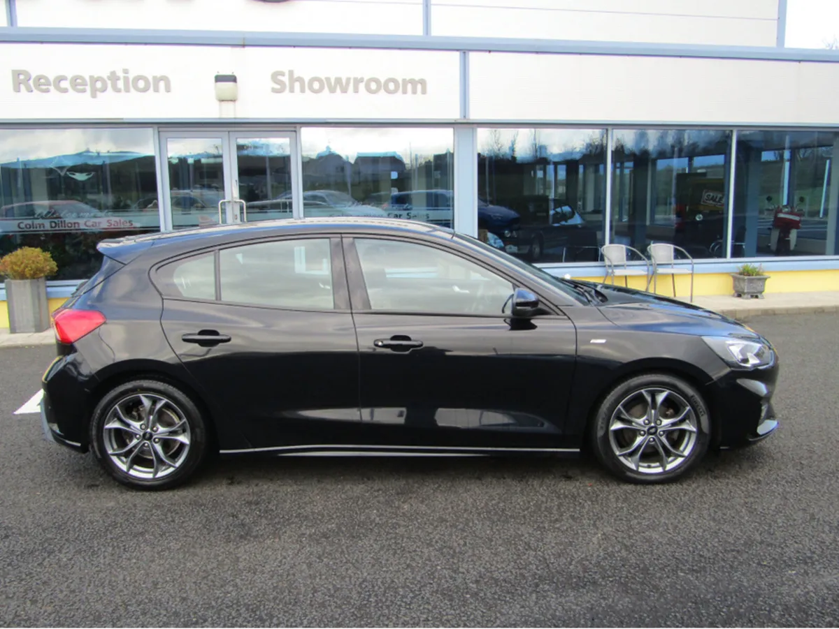 Ford Focus 1.5 TDCI ST-LINE 120PS 5 5DR - Image 3