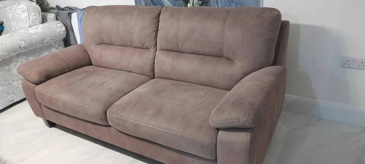 Sofas 3 + 2 - Image 1