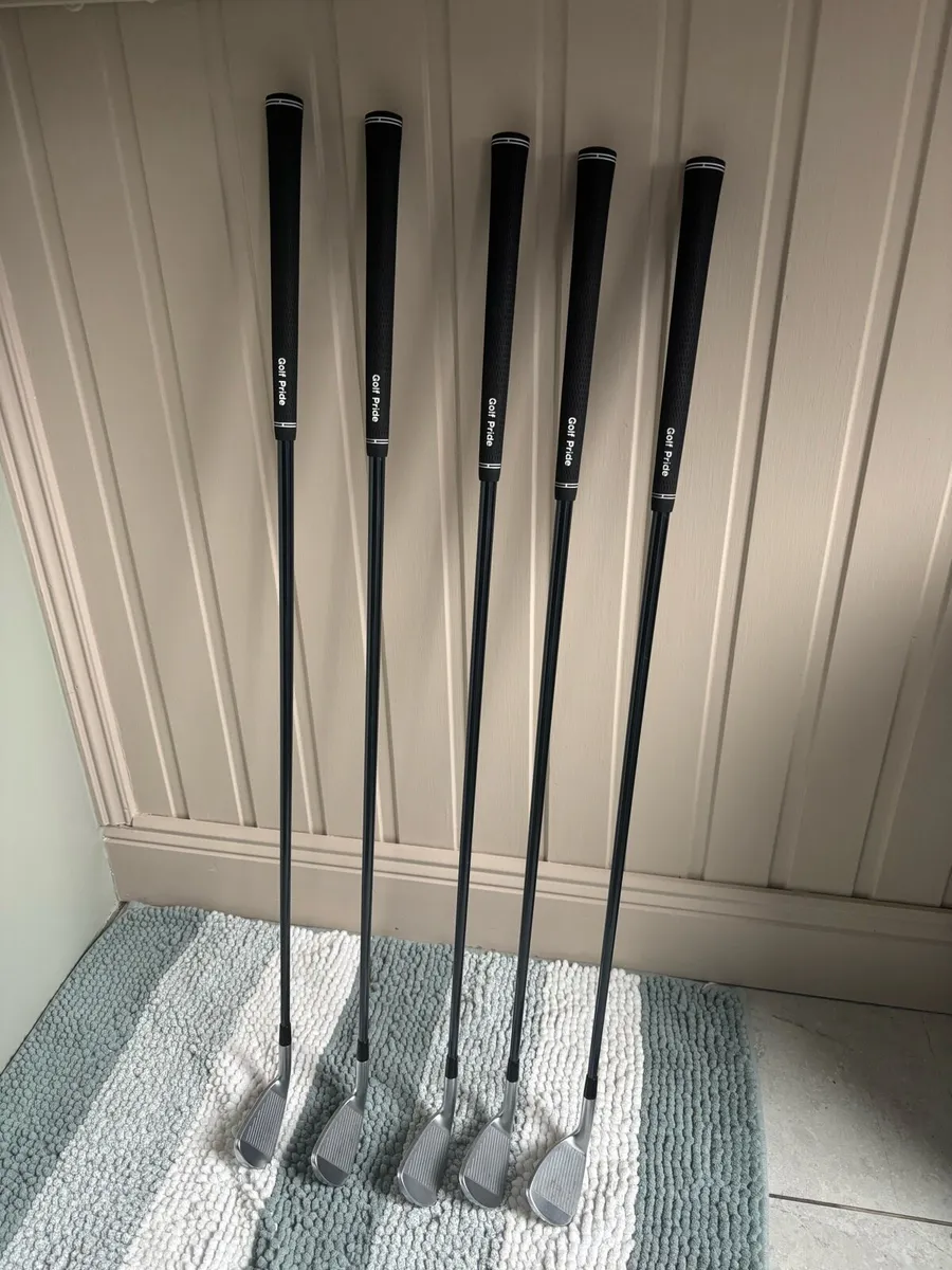 Mizuno 925 Hot Metal Pro Irons - Image 1