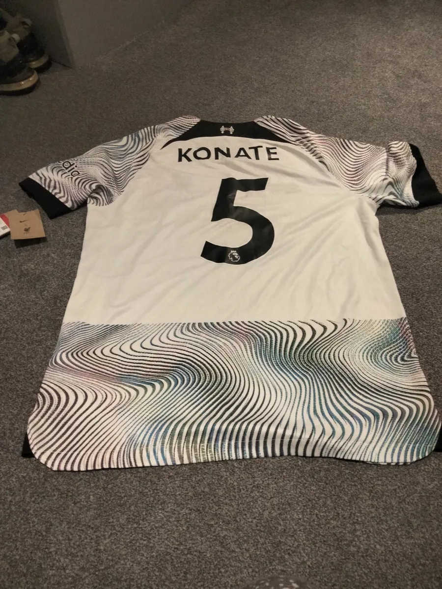 Liverpool jersey men large - Image 2