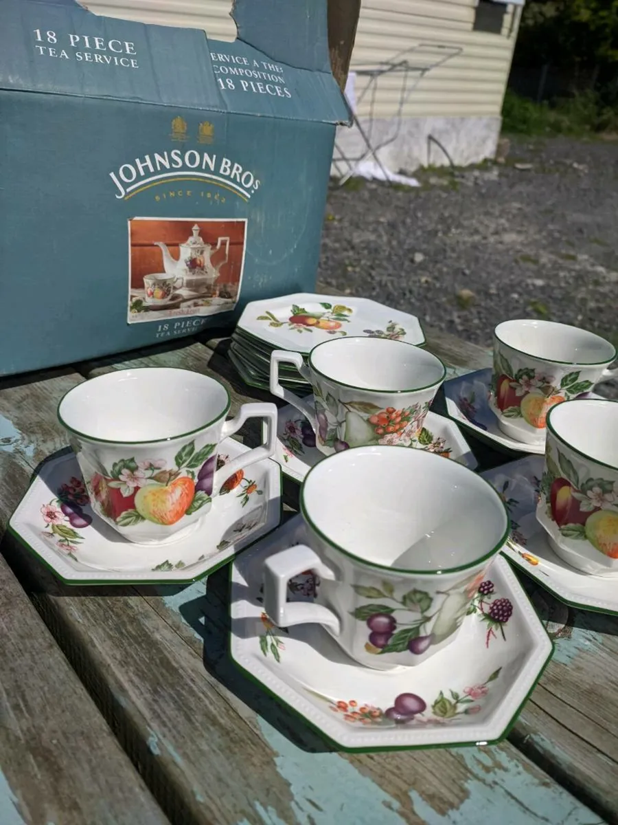 18 piece tea set - Image 1