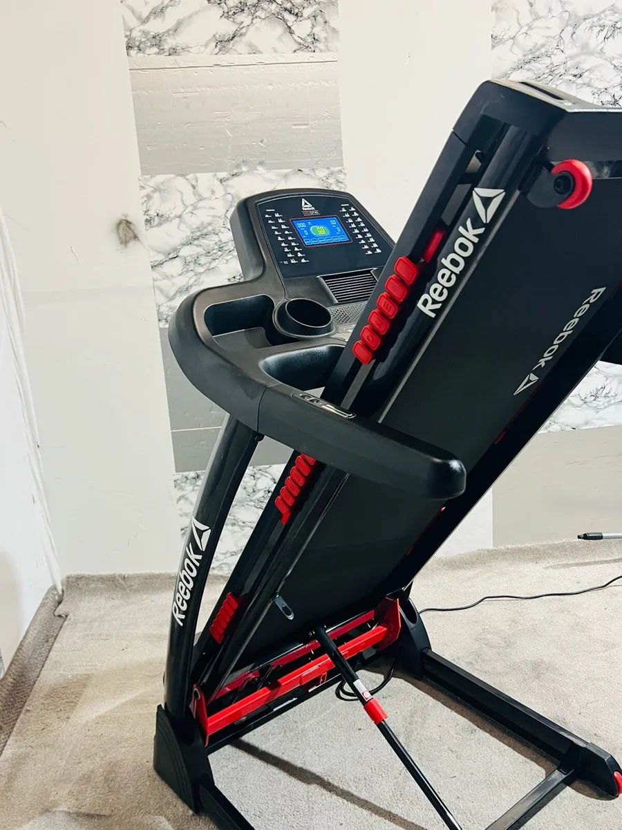 REEBOK ONE-GT40s LARGE TREADMILL GREAT CONDITION - Image 2