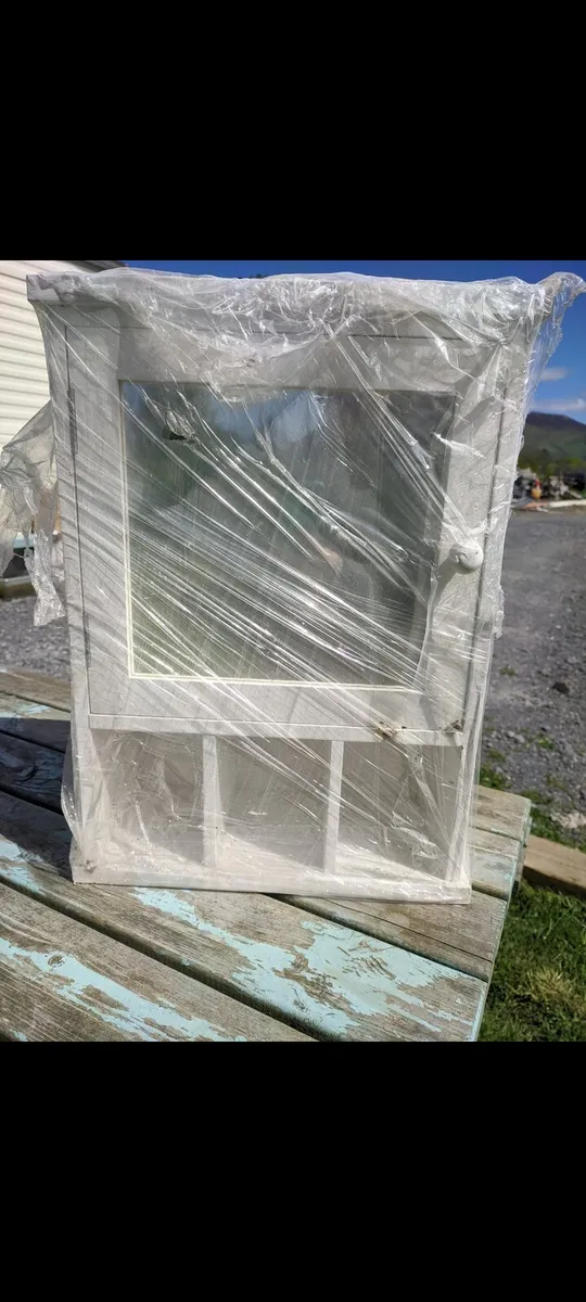 Bathroom shelf cabinet