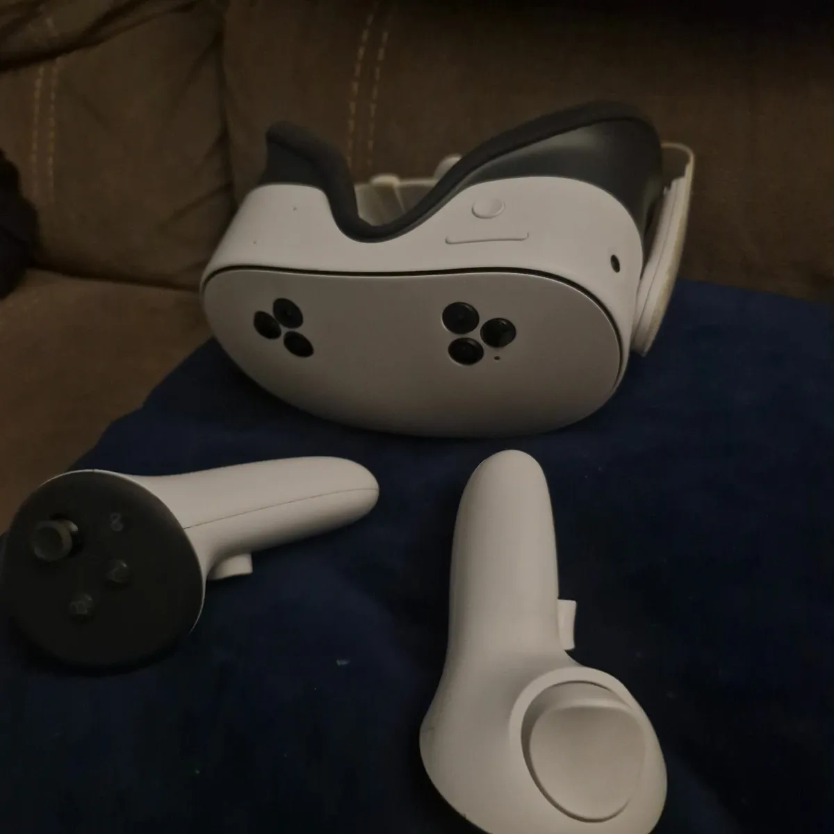VR HEADSET - Image 1