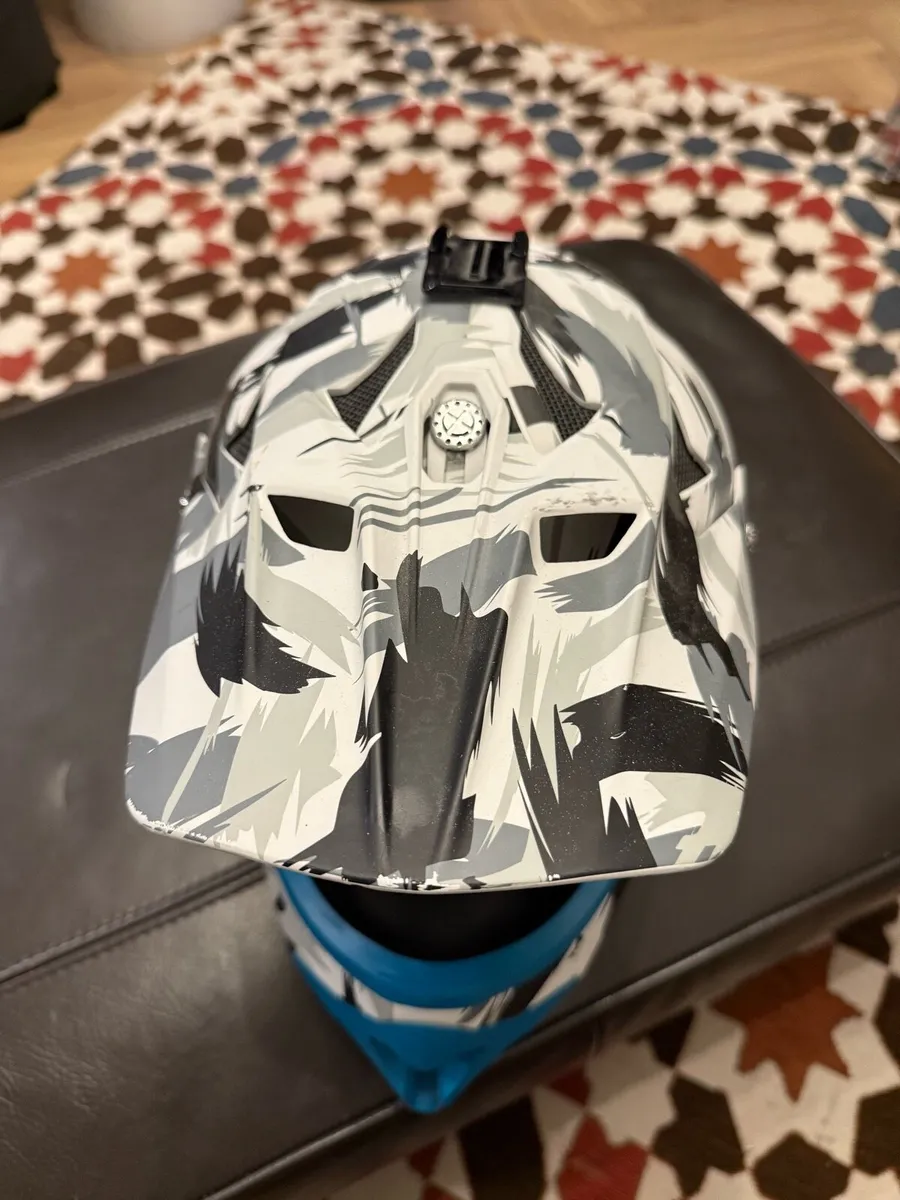 Mountain Bike Helmet - Image 3