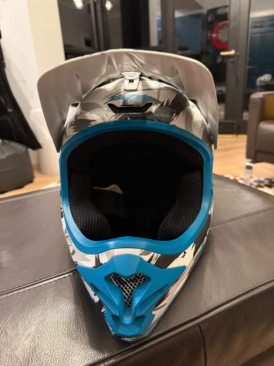 Mountain Bike Helmet - Image 4