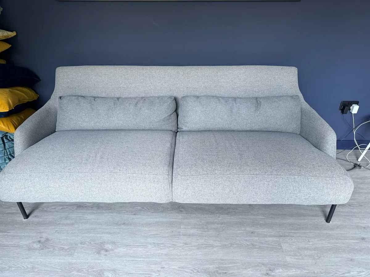 meadows and byrne sofa - Image 1