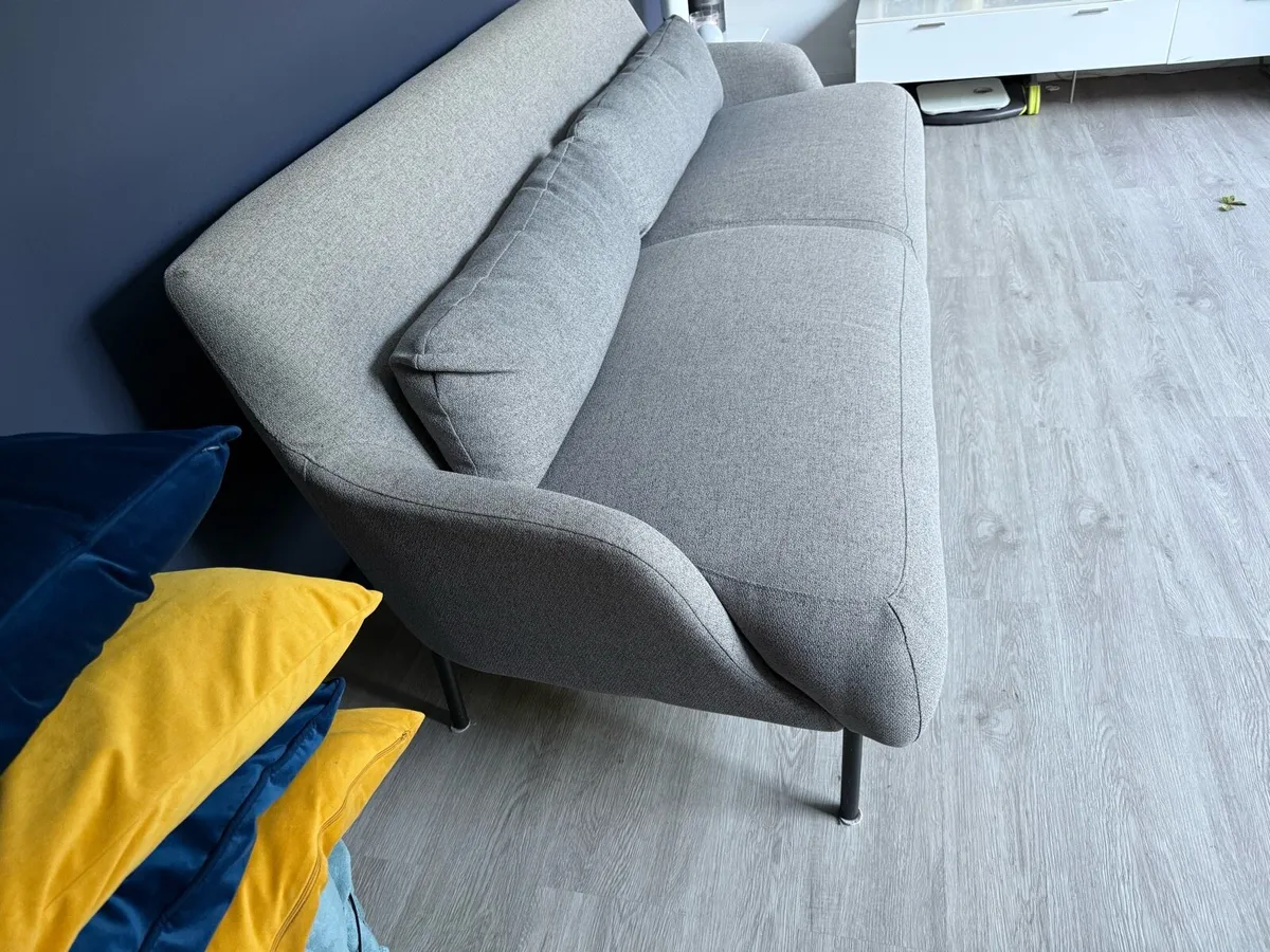 meadows and byrne sofa - Image 2