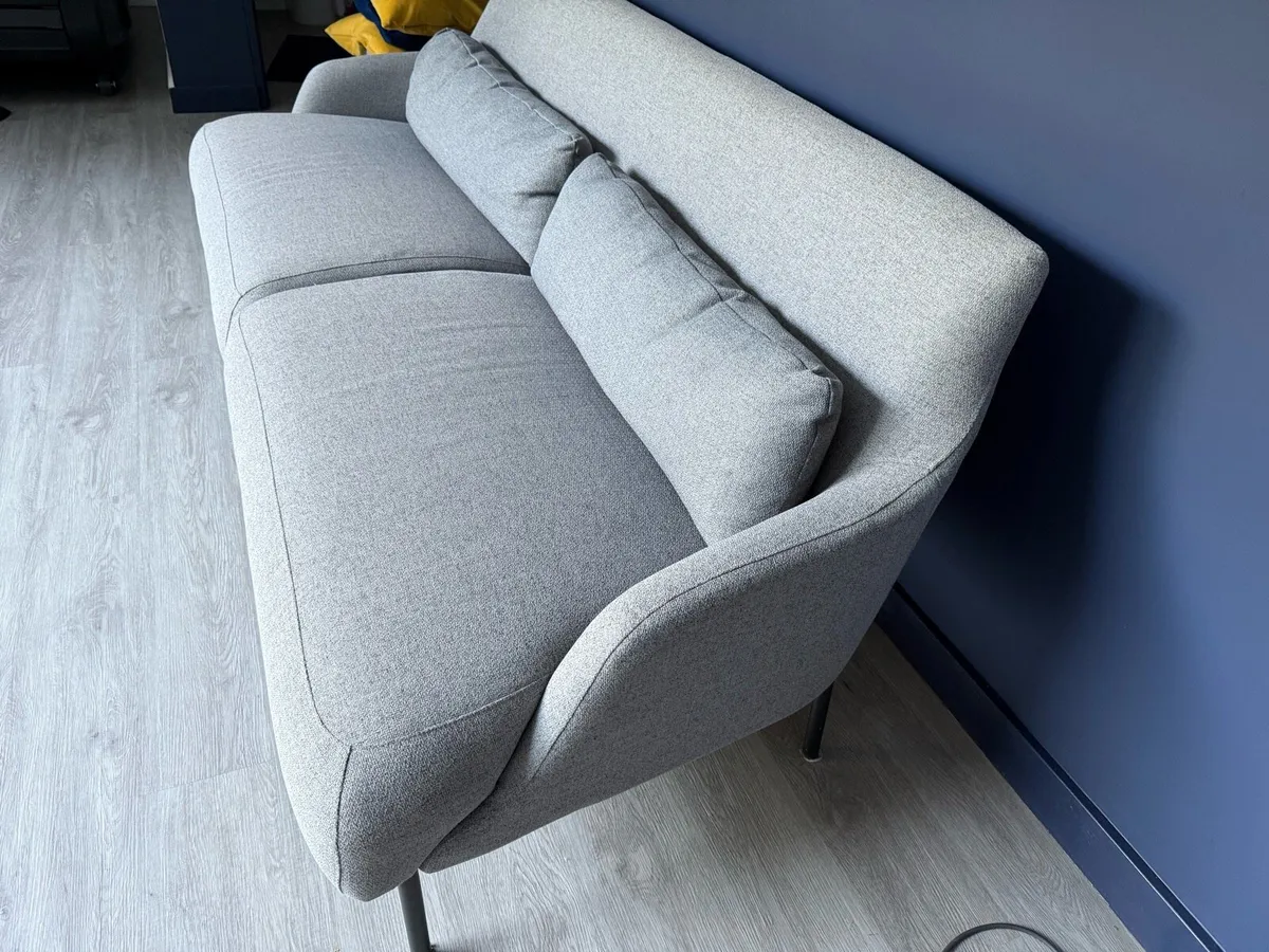 meadows and byrne sofa - Image 3