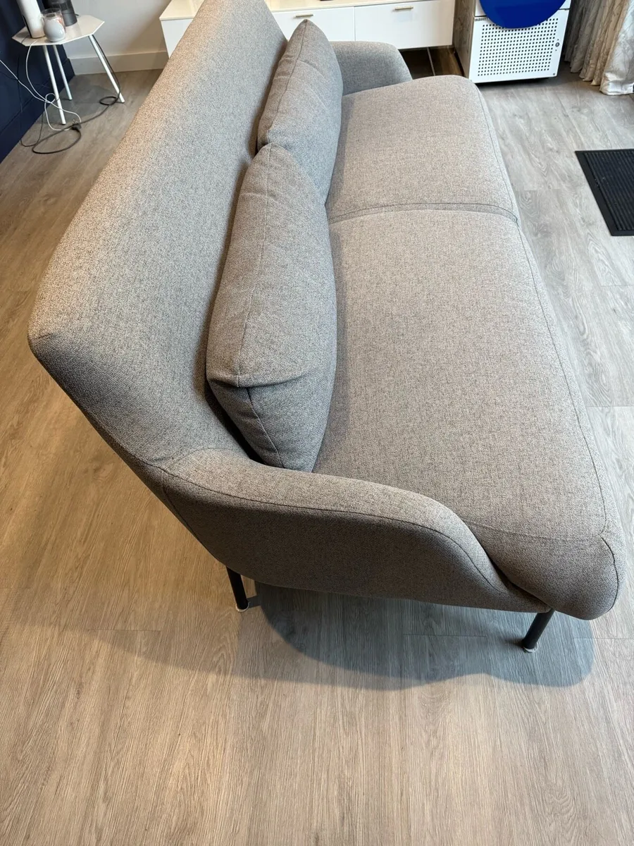 meadows and byrne sofa - Image 4