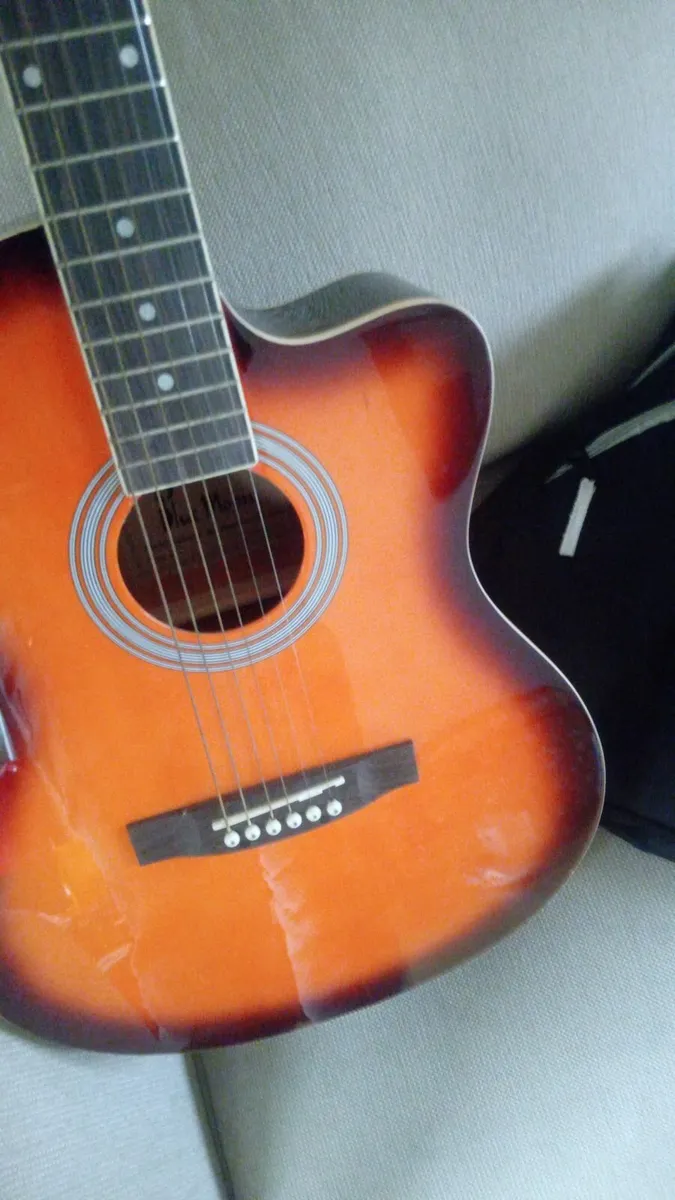 Acoustic guitar - Image 1