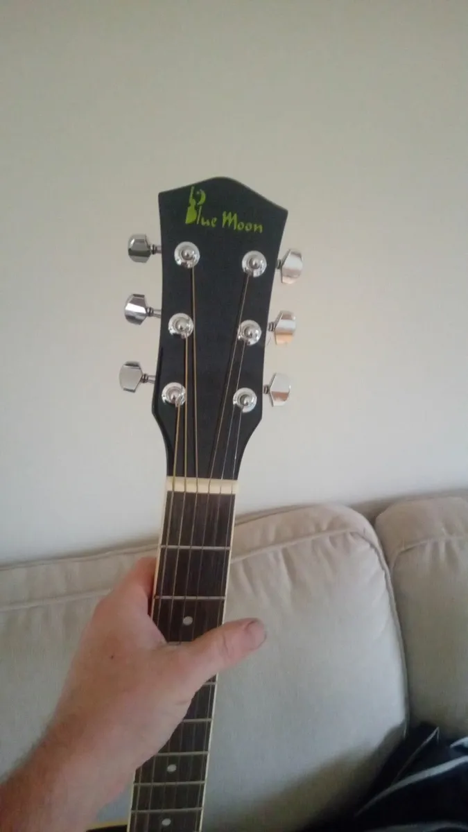 Acoustic guitar - Image 2