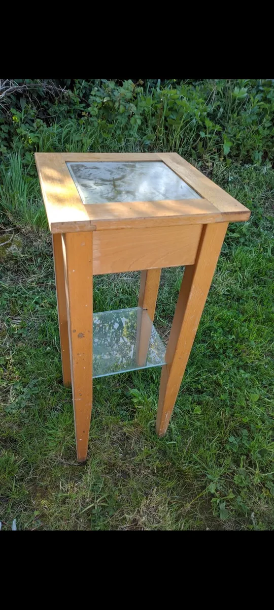 Wooden side table with glass shelf - Image 1