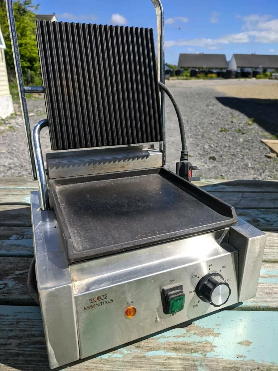Panini grill machine - Image 1
