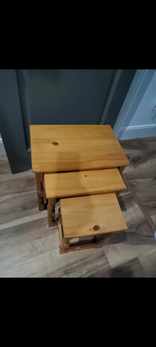 Wooden nested tables 3 piece - Image 2