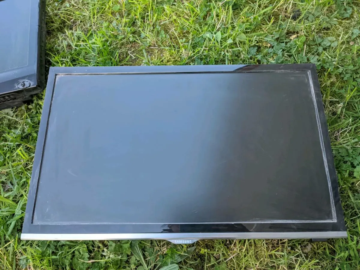 Selection of flat screen TVs - Image 2