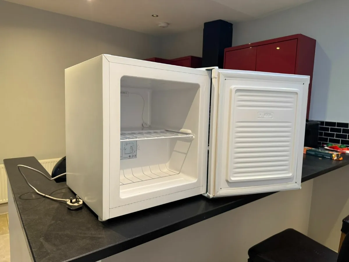 ESSENTIALS CTF34W18 Mini Freezer - White - Image 2