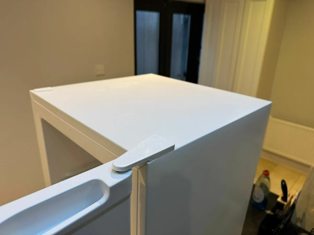 ESSENTIALS CTF34W18 Mini Freezer - White - Image 3