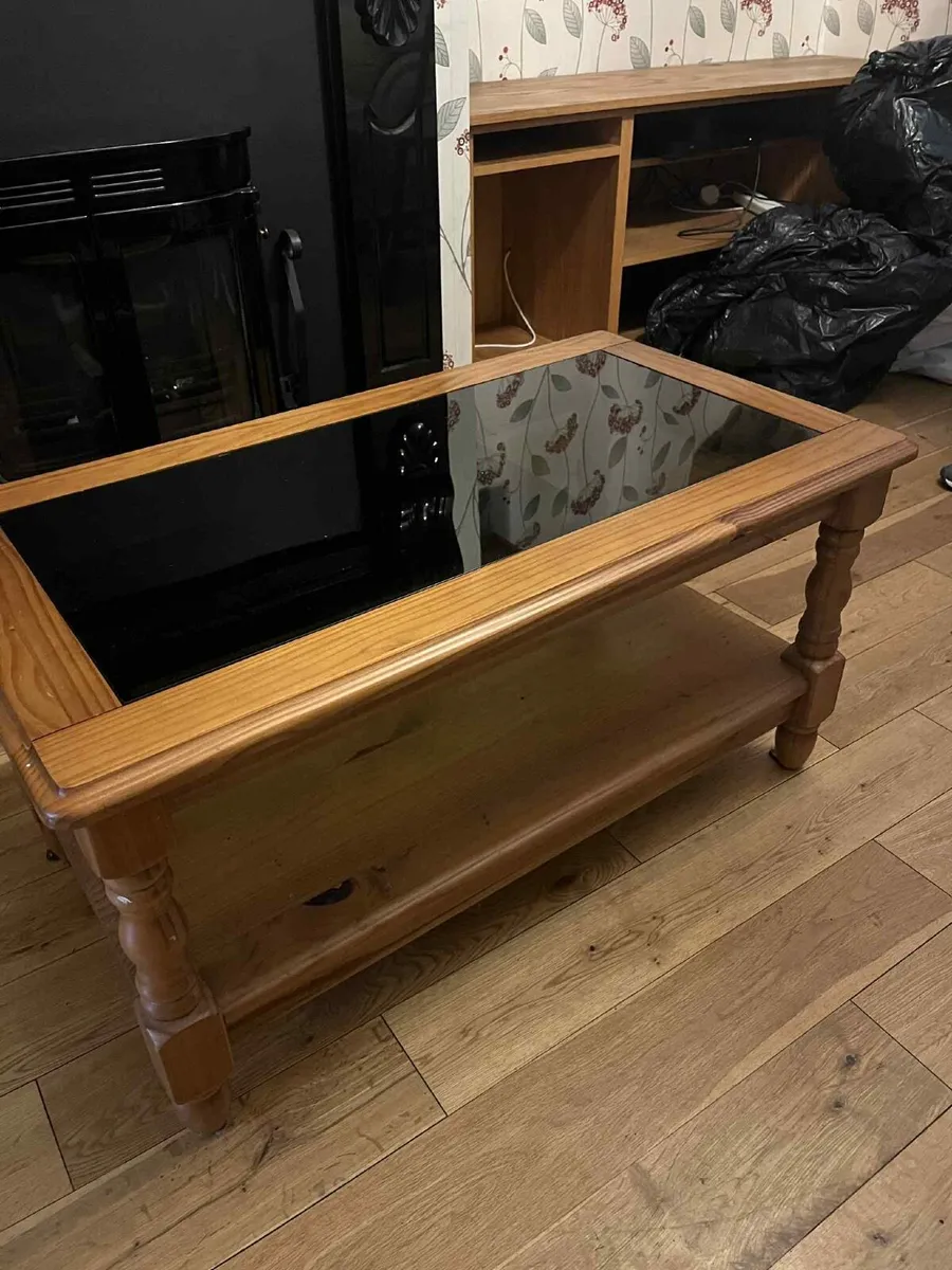 Coffee table/washing machine/32” TV - Image 1