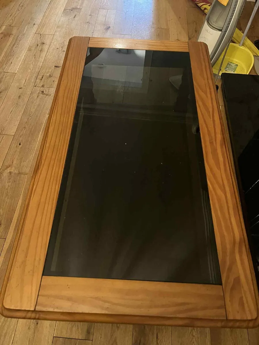 Coffee table/washing machine/32” TV - Image 2