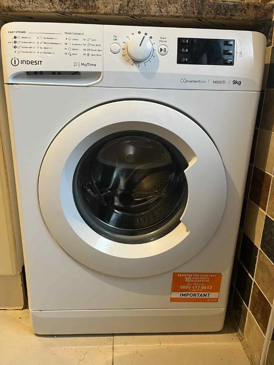 Coffee table/washing machine/32” TV - Image 3