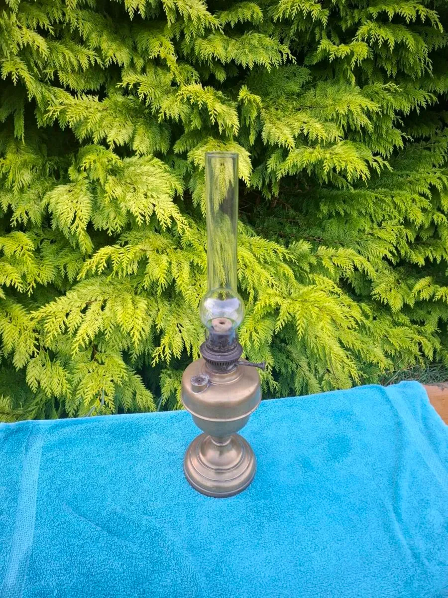 Parafin brass oil lamp postage possible - Image 1