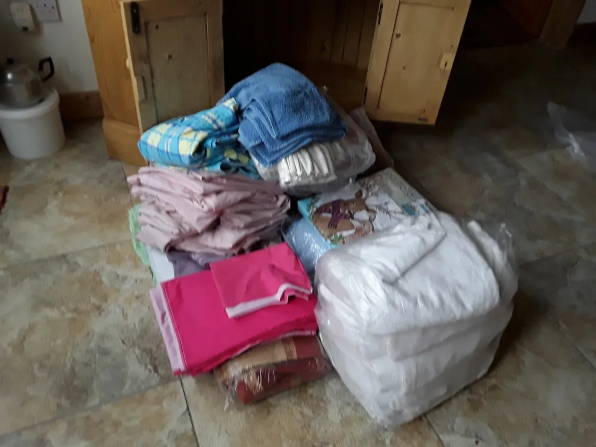 Large solid pine unit plenty of storage - Image 3