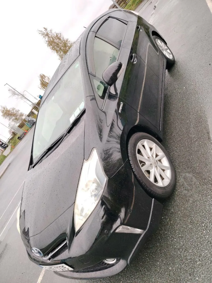 Toyota Prius Alpha Hybrid 2012 Automatic - Image 2