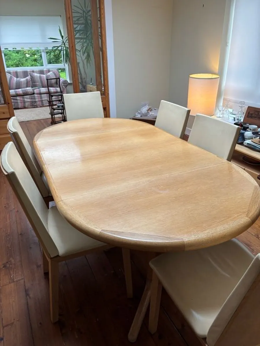 Solid oak table & 6 chairs - Image 1