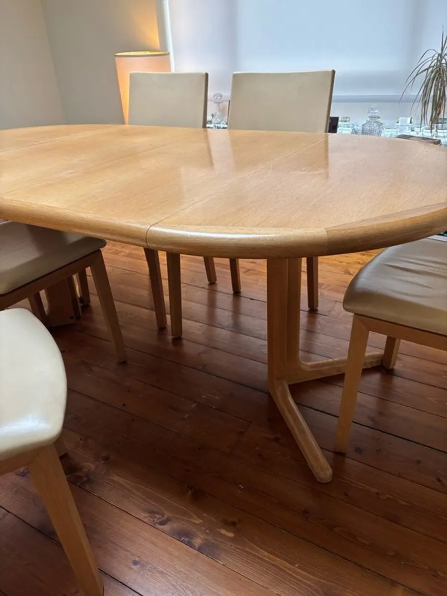 Solid oak table & 6 chairs - Image 2
