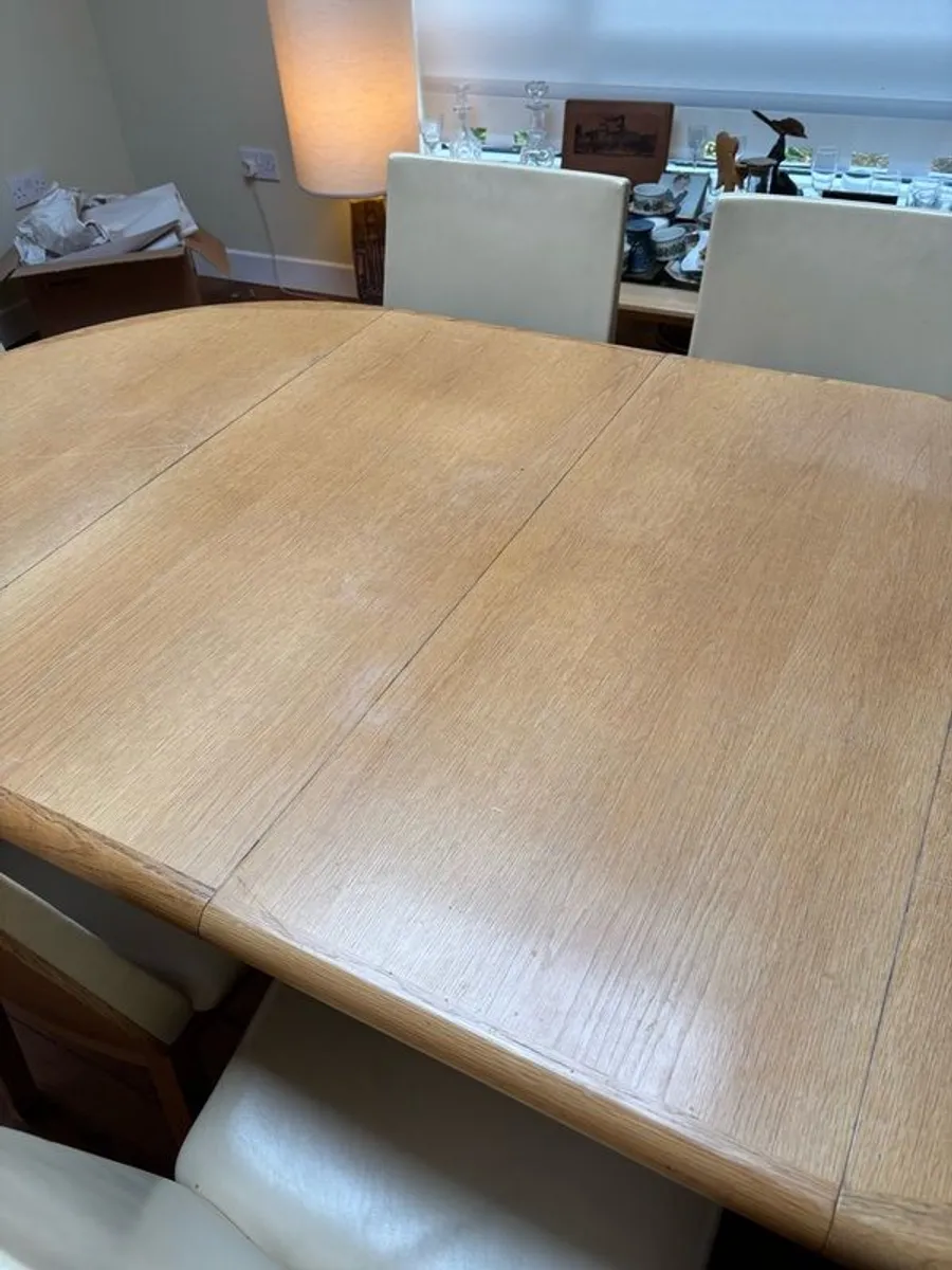 Solid oak table & 6 chairs - Image 3