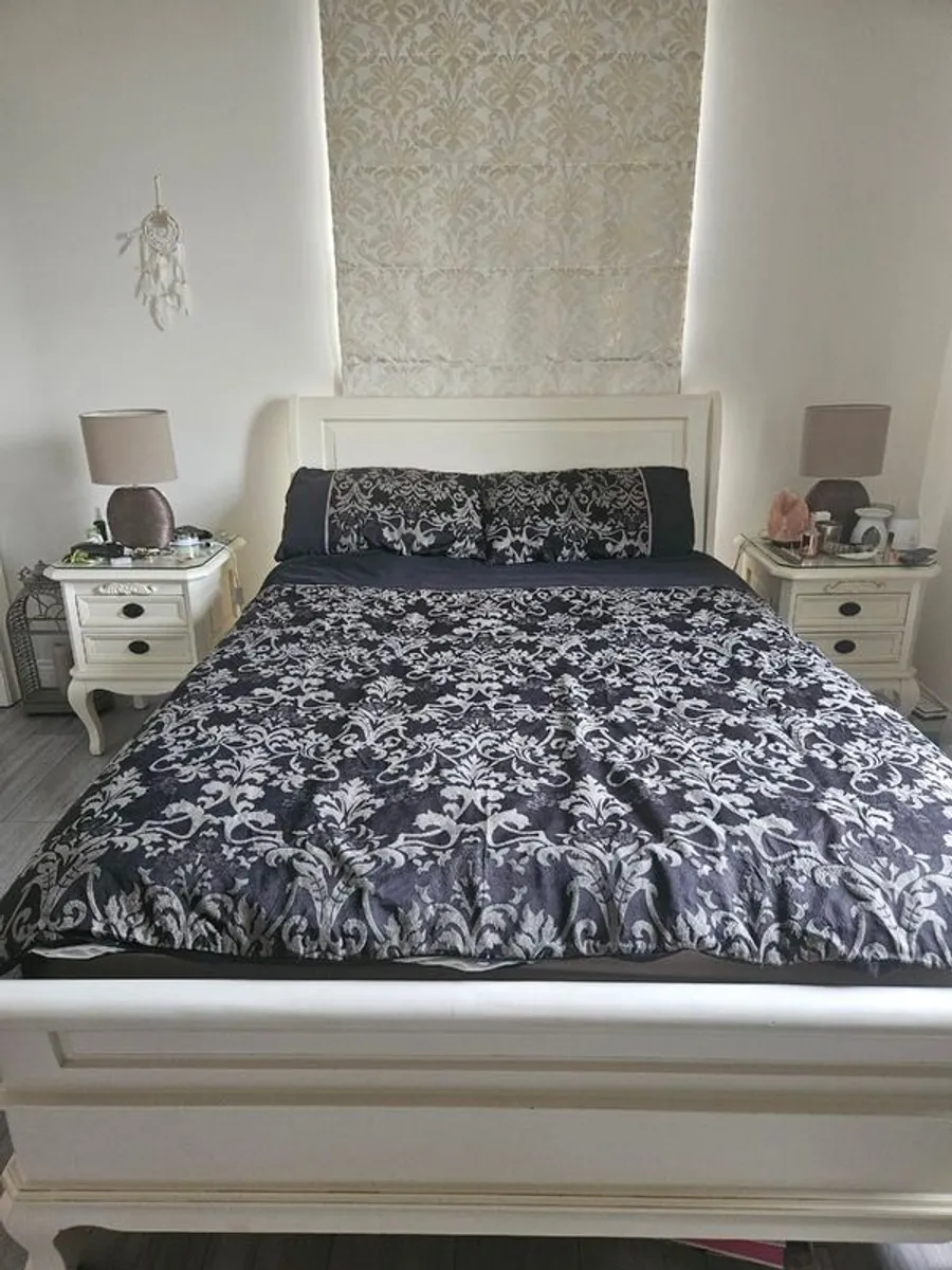 Double cream wood sleigh bed - Image 2