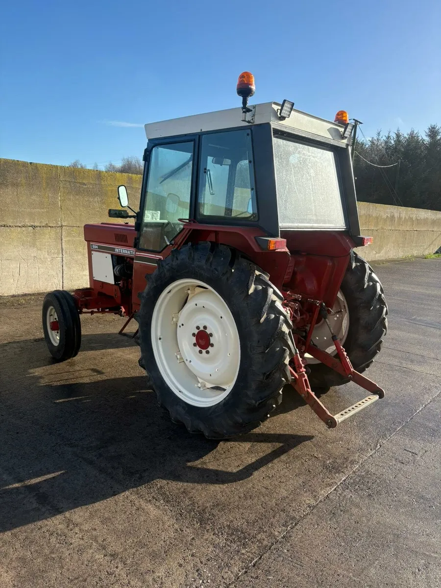International 684 - Image 1