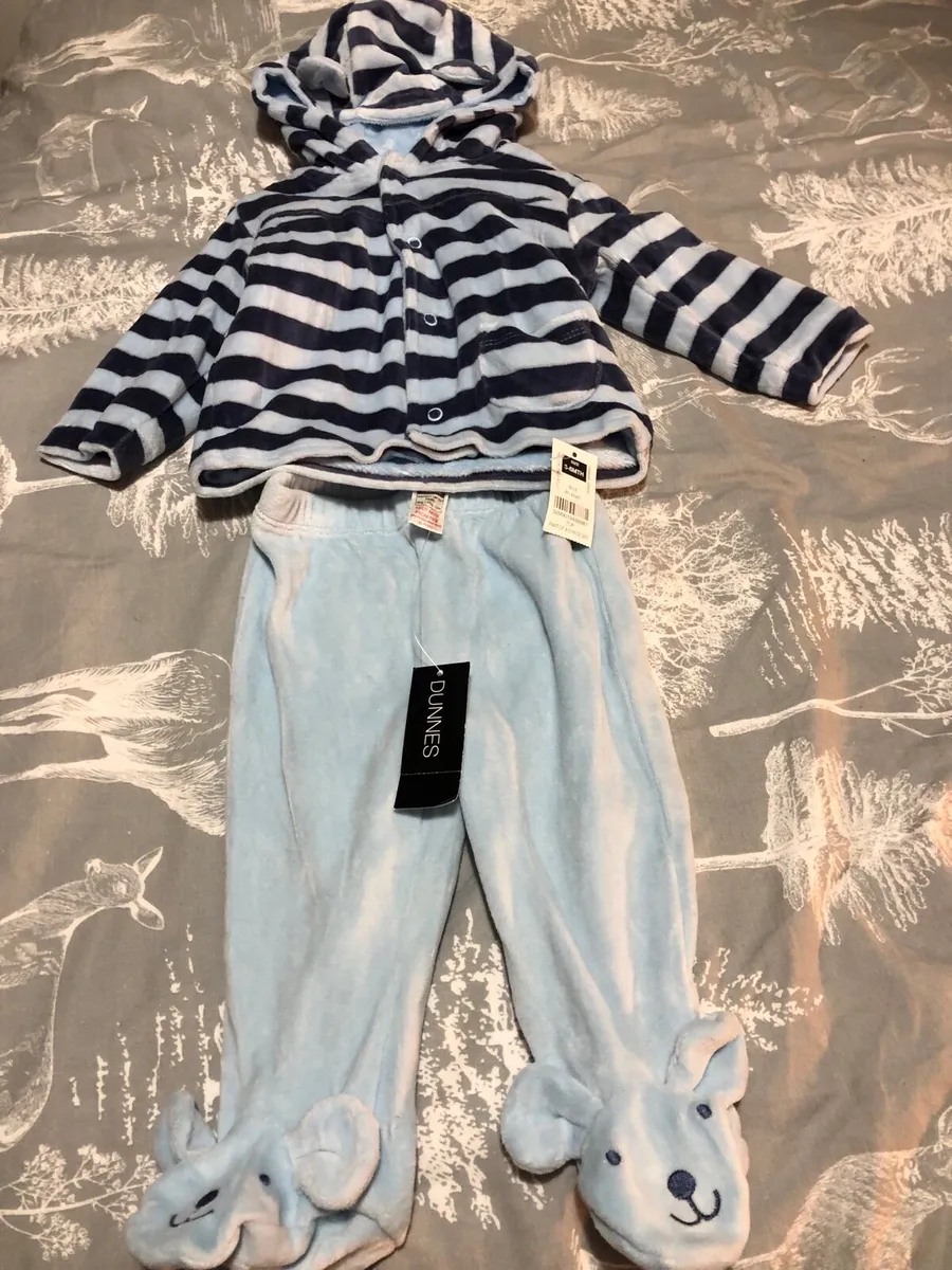 Boys BNWT two piece suit 3/6 mths €8 - Image 1