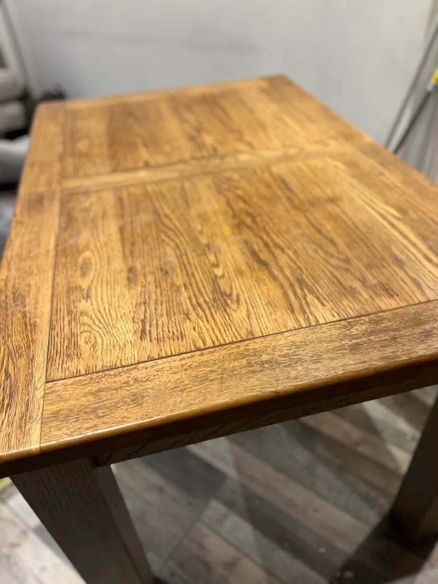 Table and 4 chairs - Image 1