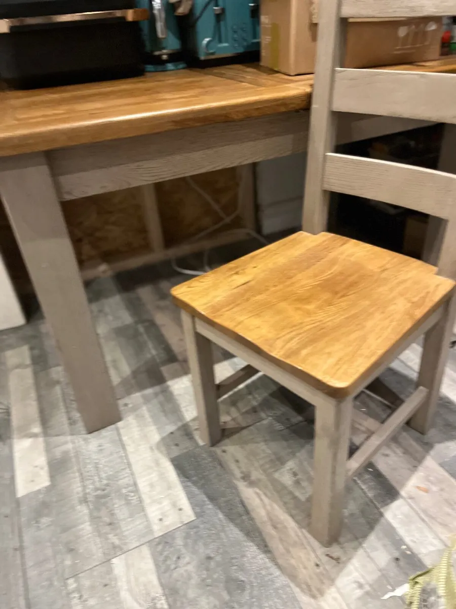Table and 4 chairs - Image 2