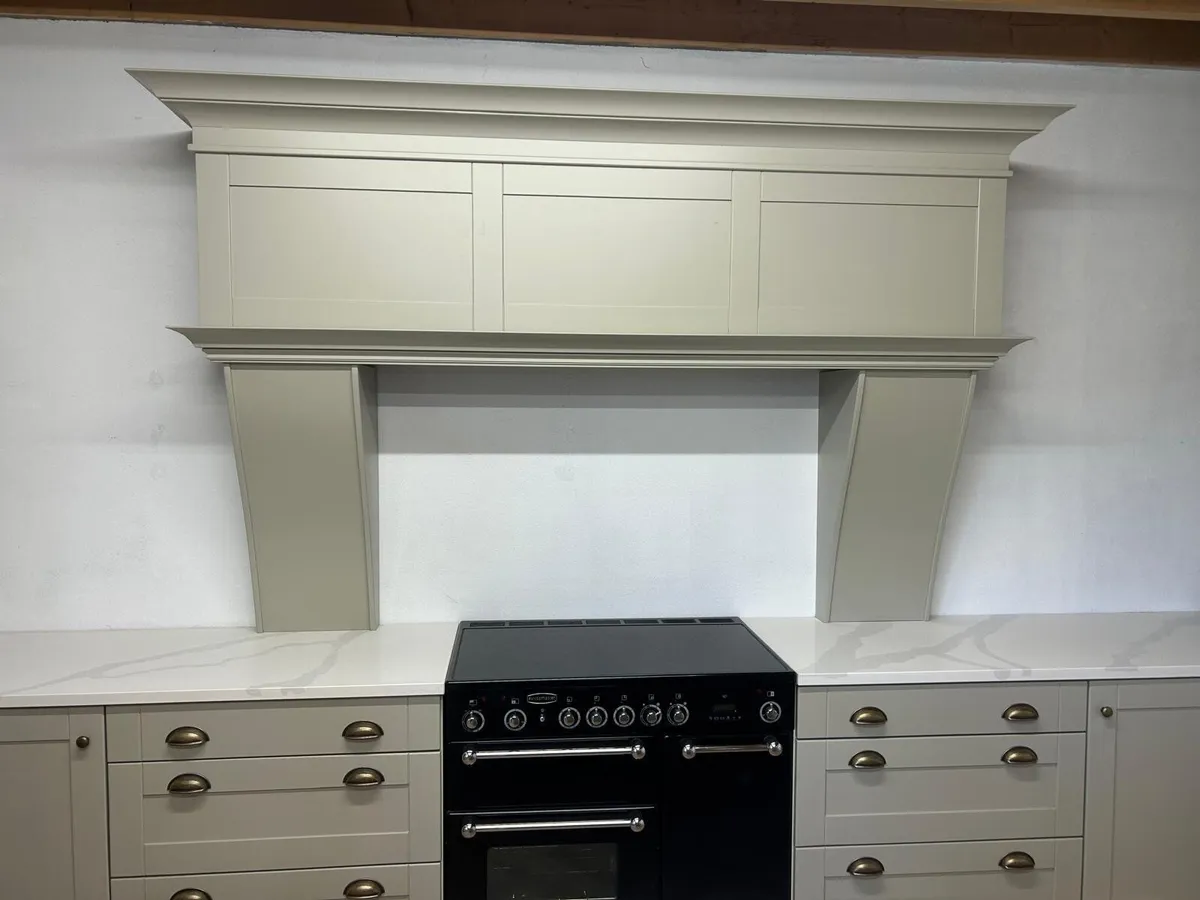 Large painted kitchen with Quartz  Worktop - Image 1