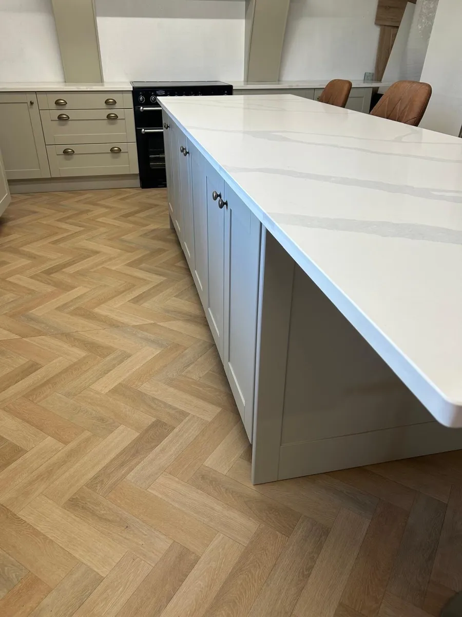 Large painted kitchen with Quartz  Worktop - Image 3