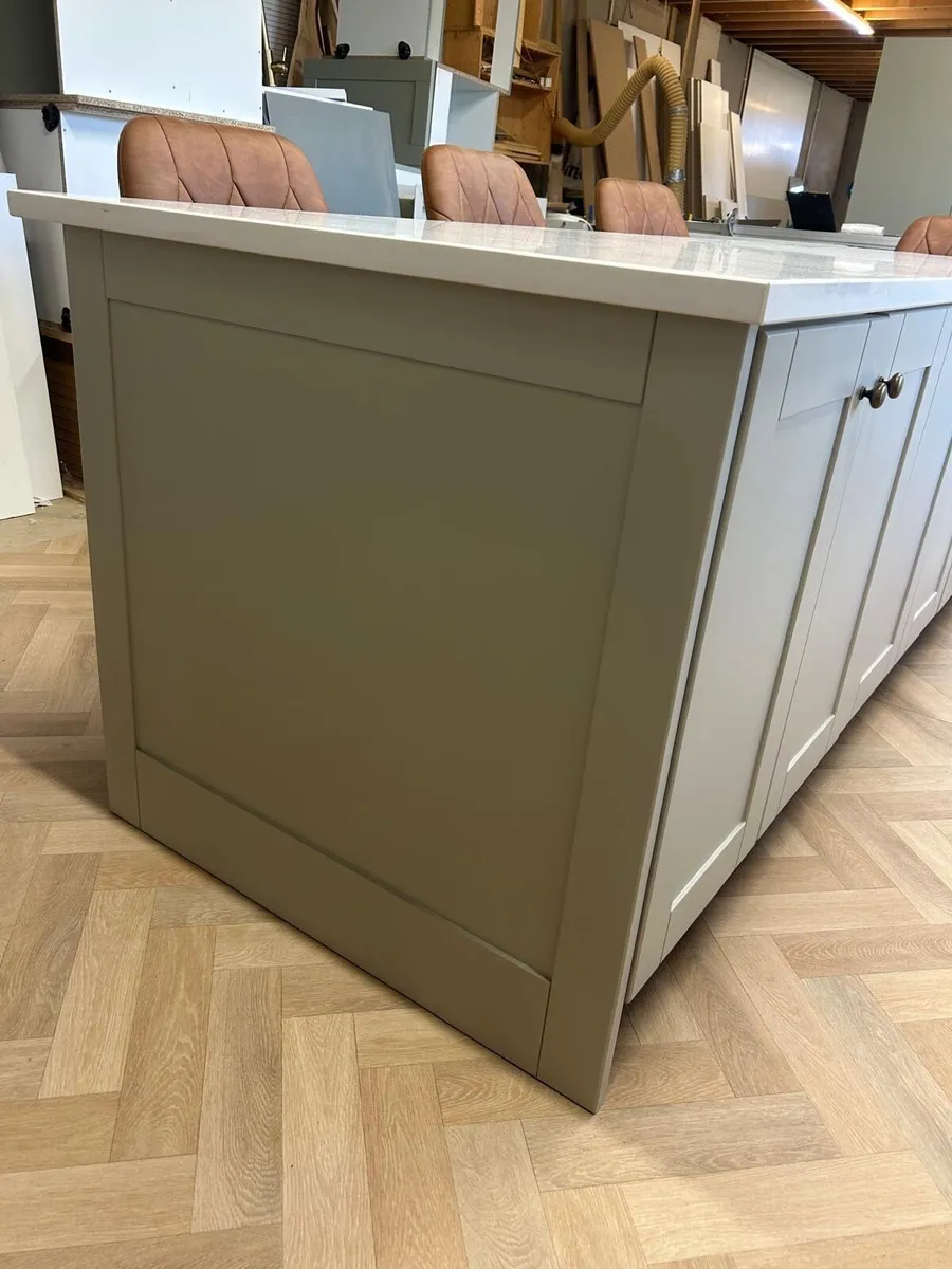 Large painted kitchen with Quartz  Worktop - Image 4