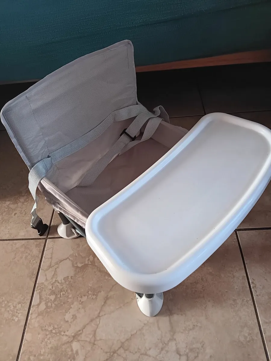 Travel high chair attachment - Image 1