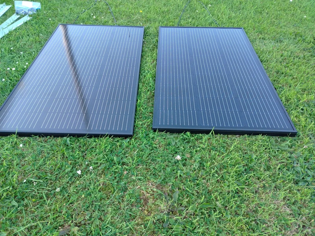 x2 100 Watt Ecoflow Solar Panels €180 - Image 1