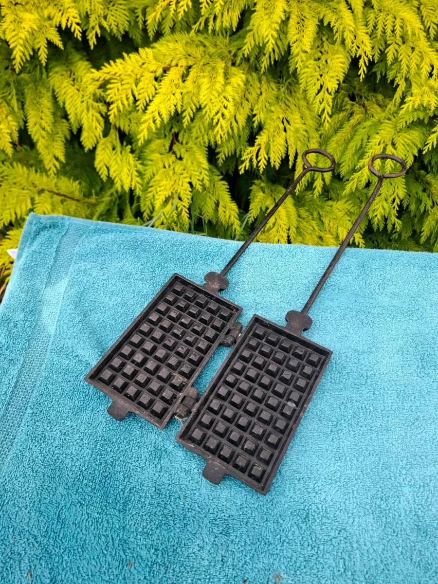 Cast iron waffles maker postage possible - Image 2