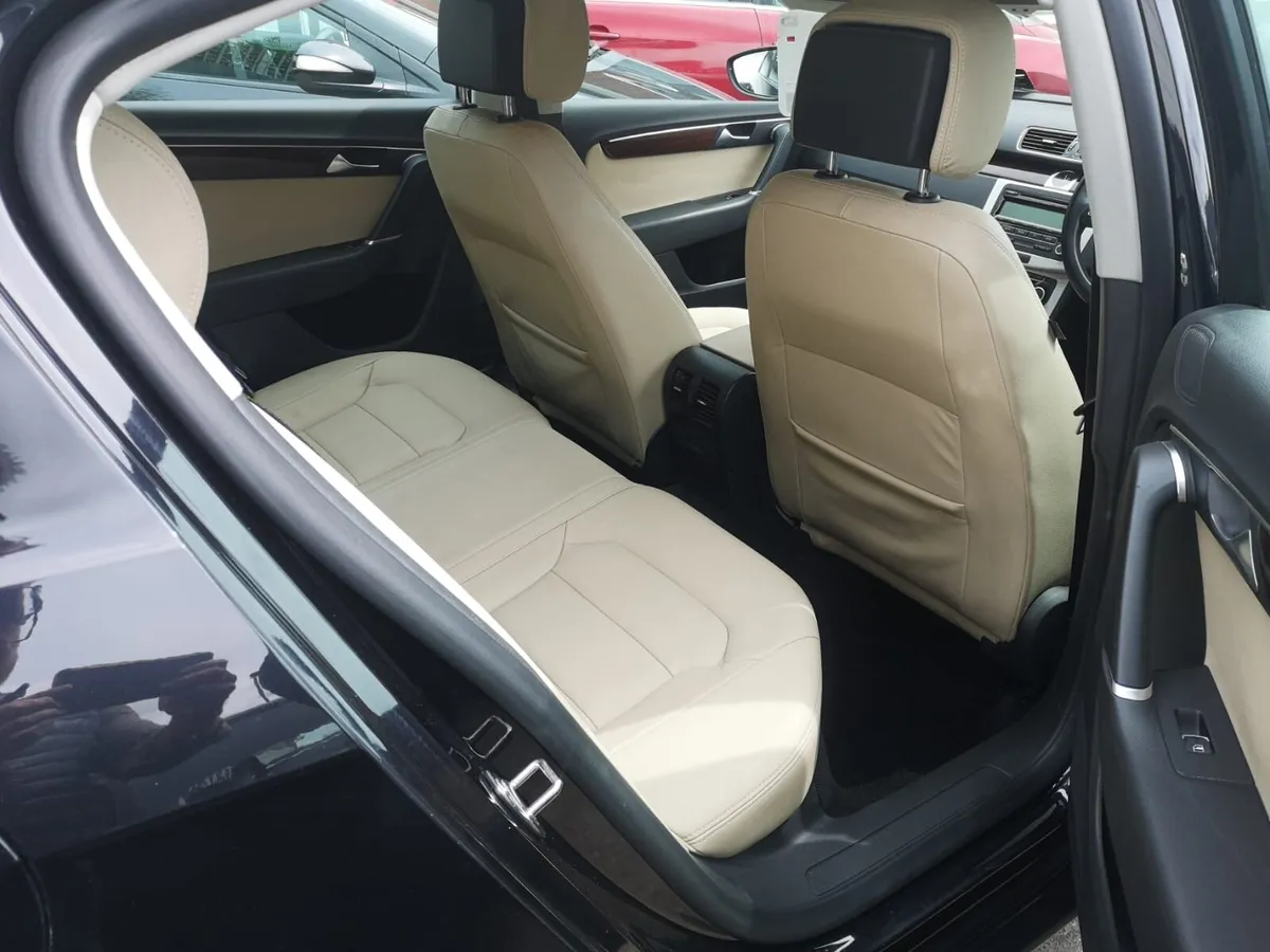Volkswagen Passat 1.4 - Image 4