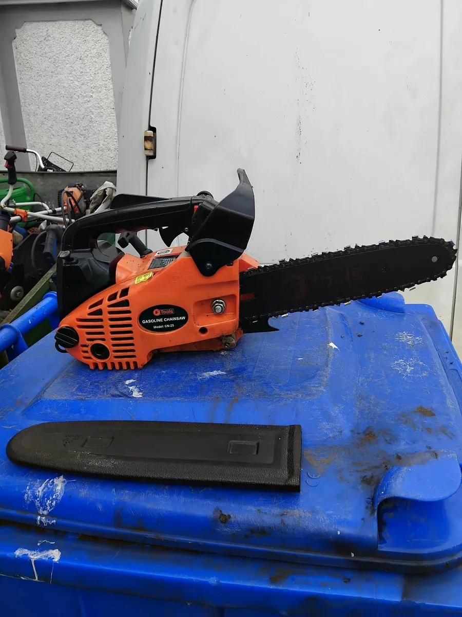 Hand chainsaw only used 3 times like new - Image 3
