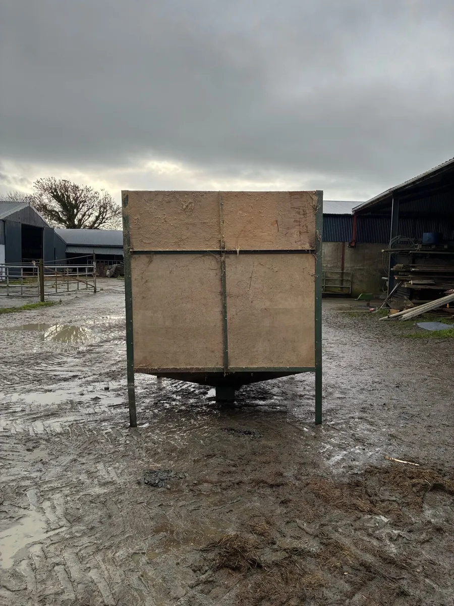 Feed bin - Image 1