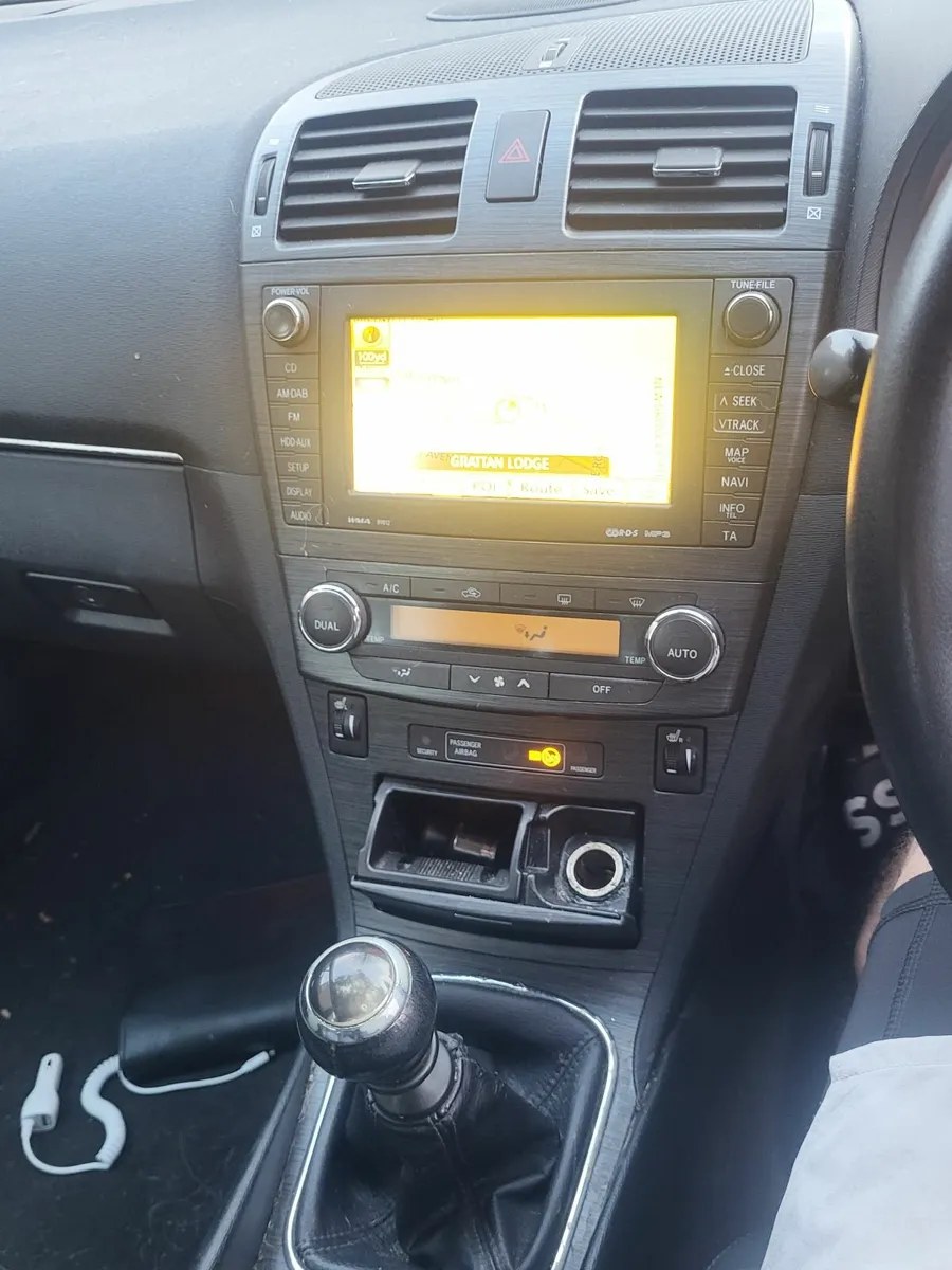 Toyota Avensis 2011 - Image 2