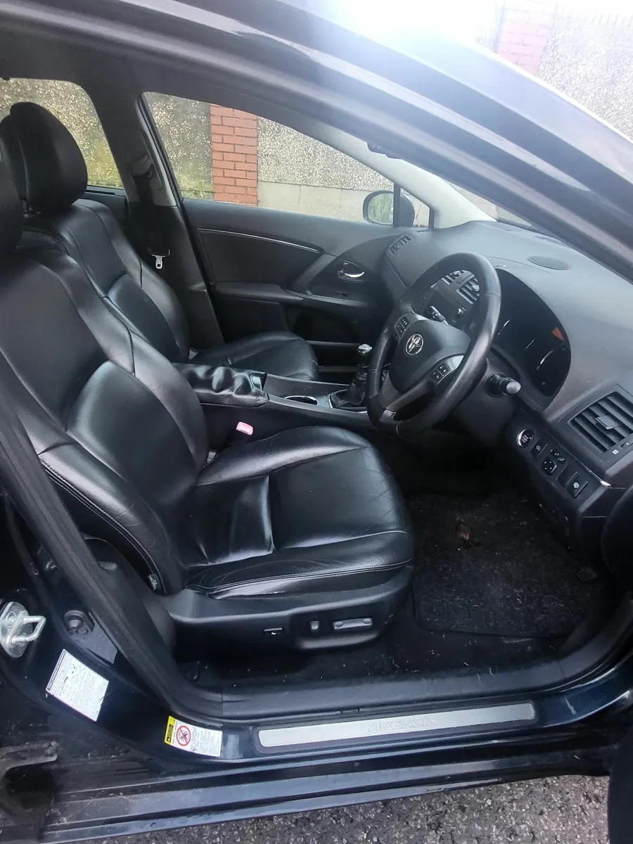 Toyota Avensis 2011 - Image 3