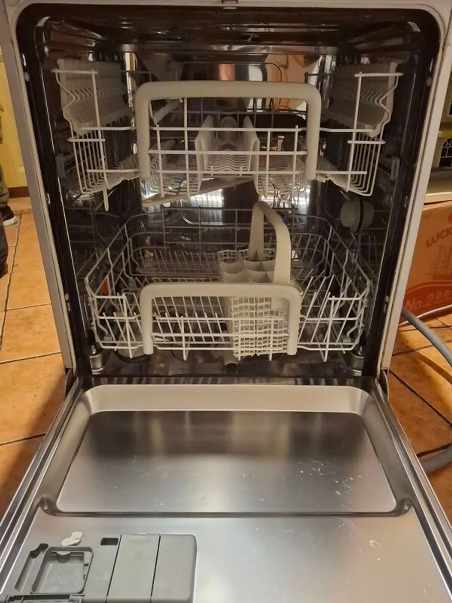 Dishwasher - Image 2